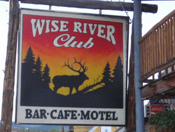 Wise River Club: Bar, Cafe, Motel.